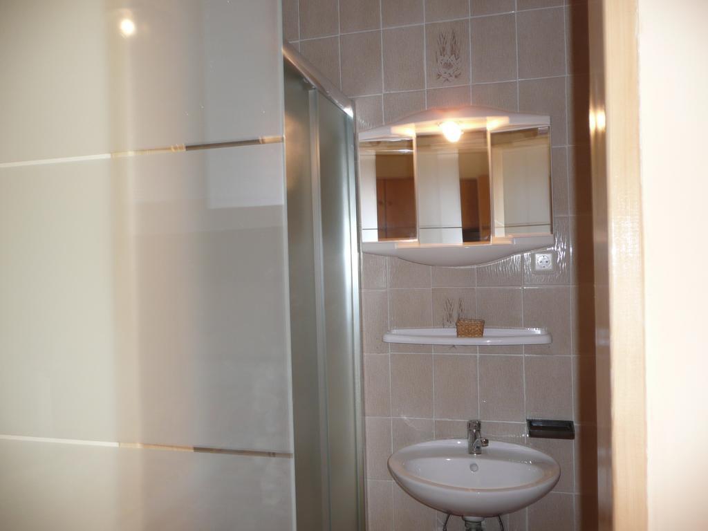Guesthouse Mira ราบ ห้อง รูปภาพ