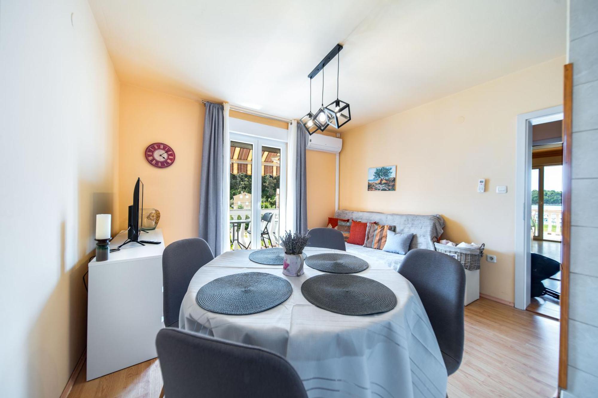 Guesthouse Mira ราบ ภายนอก รูปภาพ