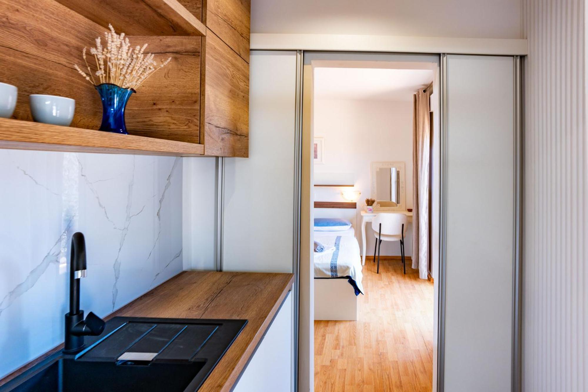 Guesthouse Mira ราบ ภายนอก รูปภาพ