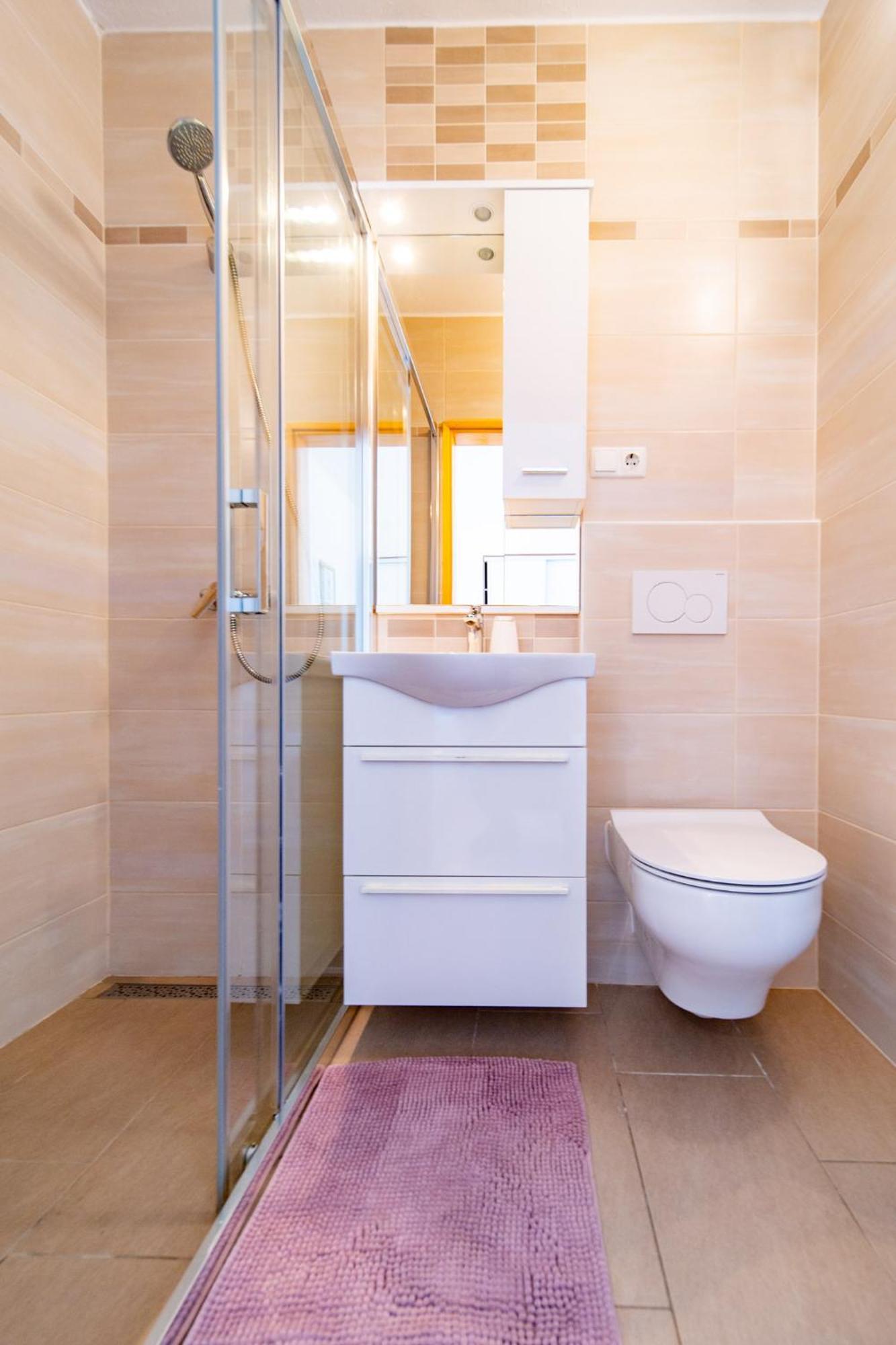 Guesthouse Mira ราบ ภายนอก รูปภาพ