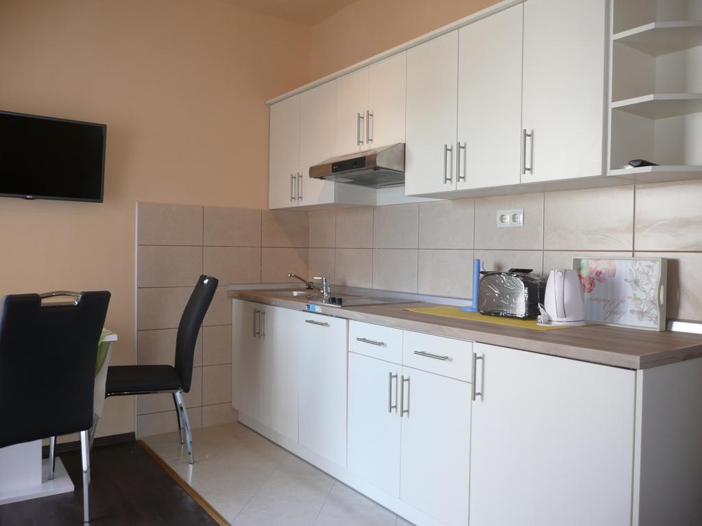 Guesthouse Mira ราบ ภายนอก รูปภาพ