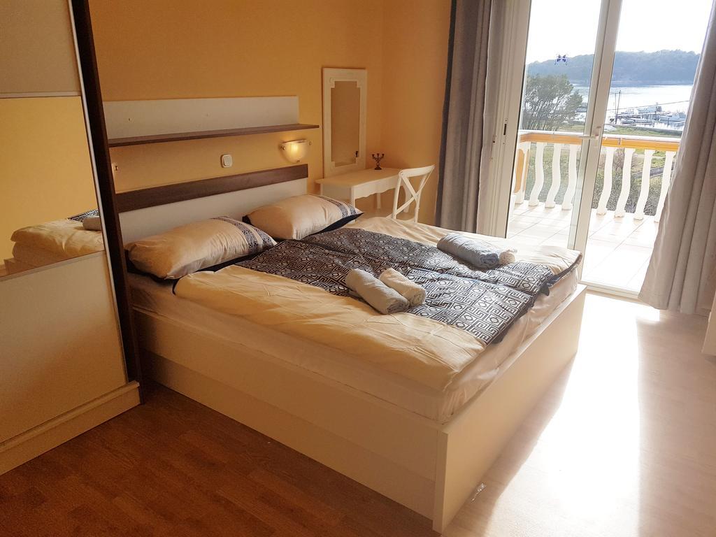 Guesthouse Mira ราบ ภายนอก รูปภาพ