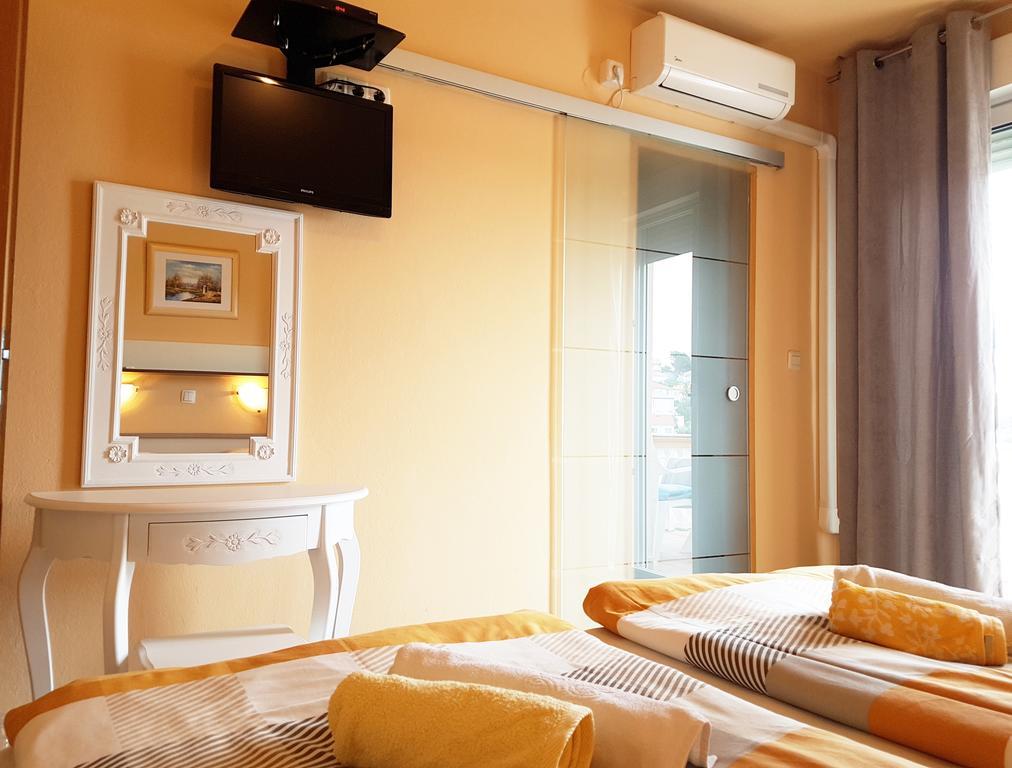 Guesthouse Mira ราบ ภายนอก รูปภาพ